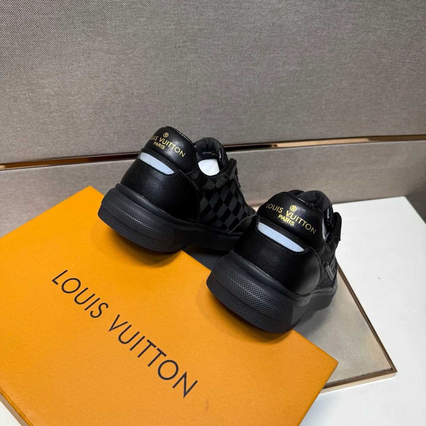 ⬛️Ex-factory price p400 [LV~] Men's casual shoes, 2025z cabinet sales simultaneously 🔶Code number: 38-44#️⃣ 🔷3 colors🔜The upper is made of multi-material splicing ➕Genuine leather lining, comfortable and breathable, sole: original comfortable and wear-resistant outsole, ⚠️real thing📱photographed🎬real thing is better📢📢📢